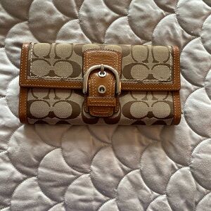 Coach Signature Soho Buckle Trifold Wallet - EXCELLENT condition